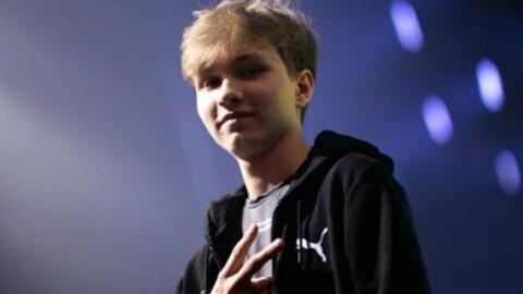 他用一脚精 他用一脚精